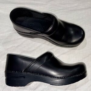 Dansko Professional Sz 8.5 9 39 Black Leather Classic Slip-On Clogs shoes